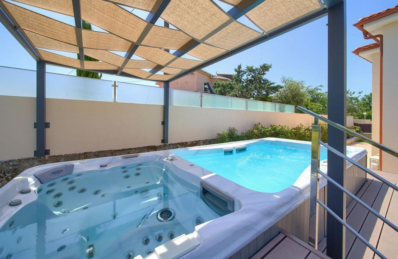 Holiday House Sea & Sun Residence Rasopasno Exterior photo