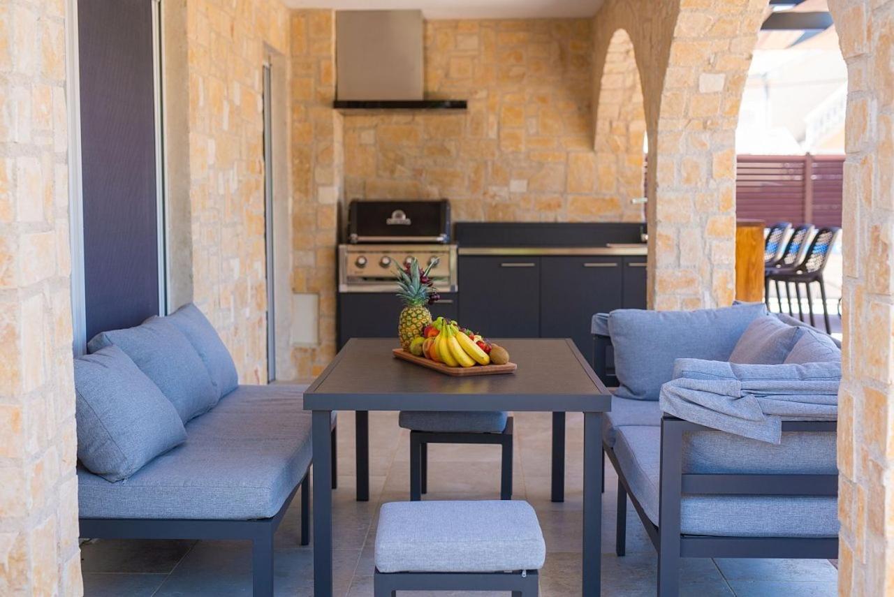 Holiday House Sea & Sun Residence Rasopasno Exterior photo