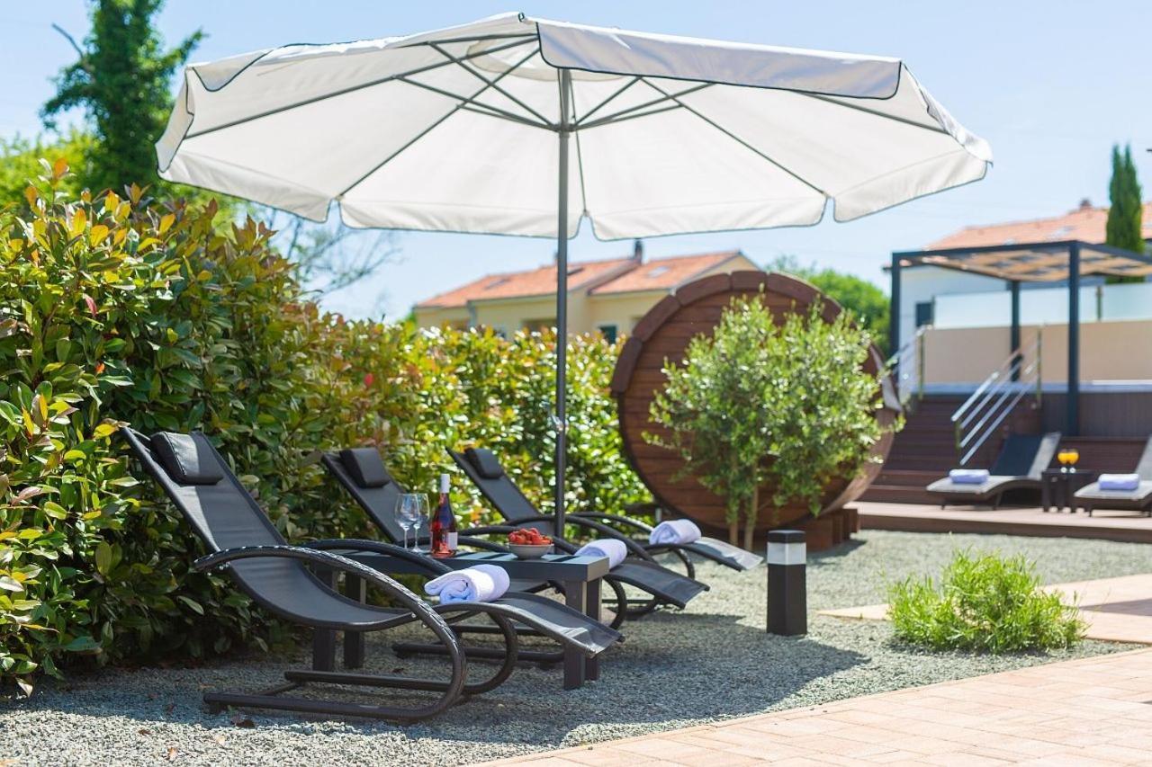 Holiday House Sea & Sun Residence Rasopasno Exterior photo